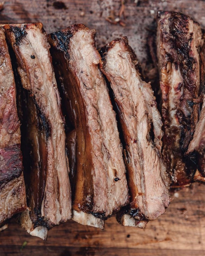 kobe-back-ribs, Beef Back Ribs aufgeschnitten, Zubereitet, gebraten, goldbraun